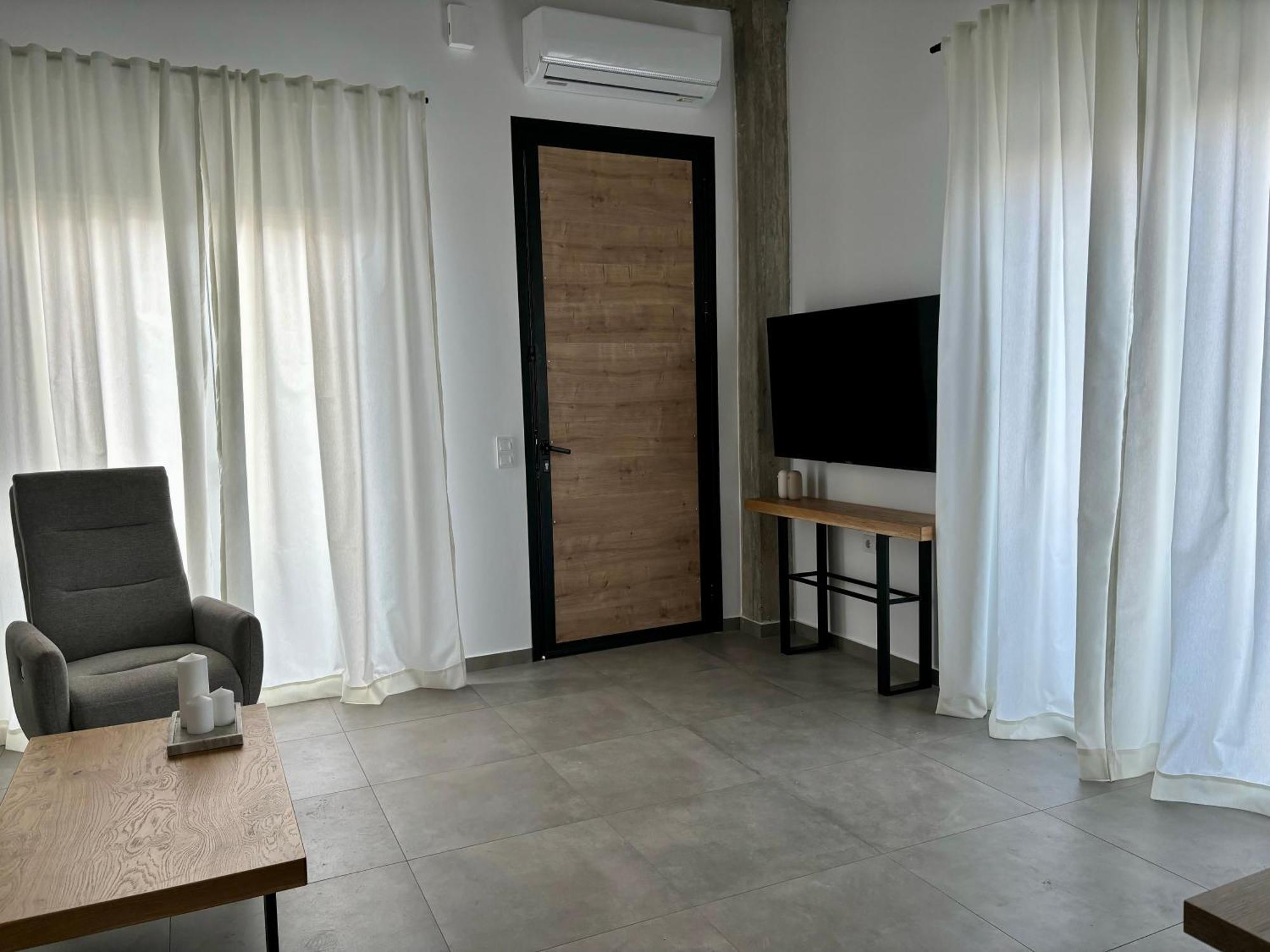Industrial Loft Comfort Living Ираклион Экстерьер фото
